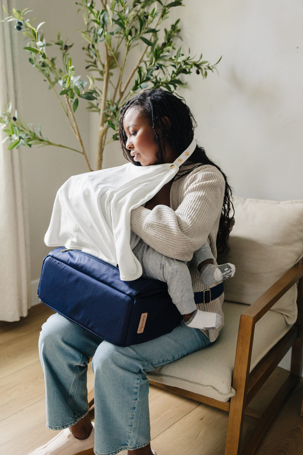 Interior organization of August & Ivy IvyGo Diaper Bag